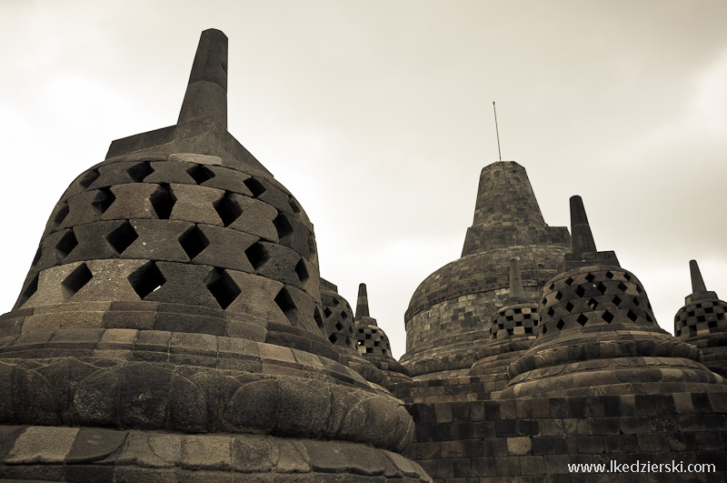 świątynia borobudur stupy