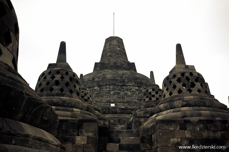 świątynia borobudur stupy