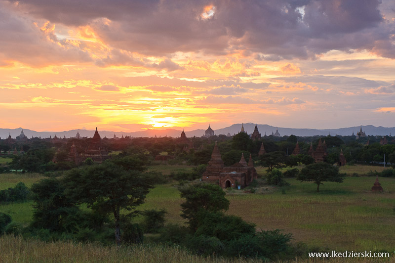 zachód słońca w bagan sunset