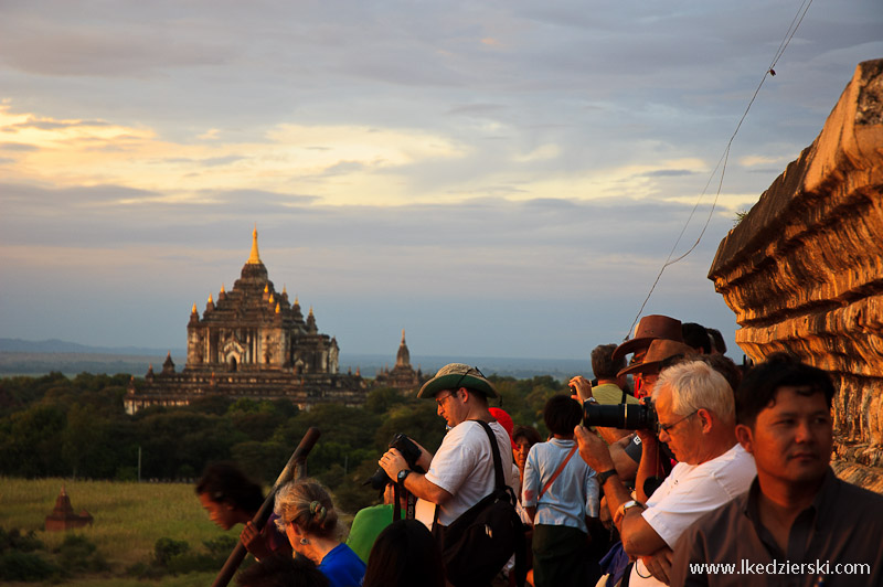 bagan sunset turyści zachód słońća