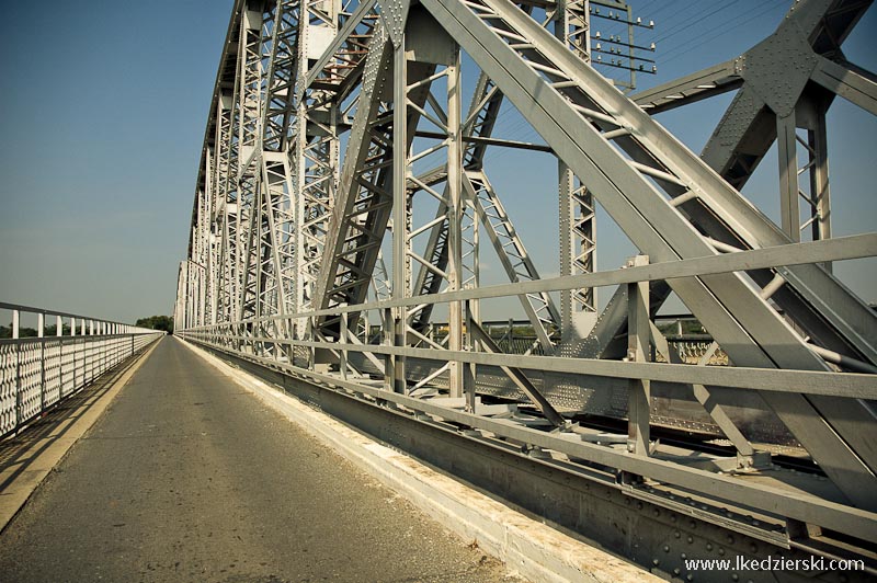 inwa most na rzece irrawaddy