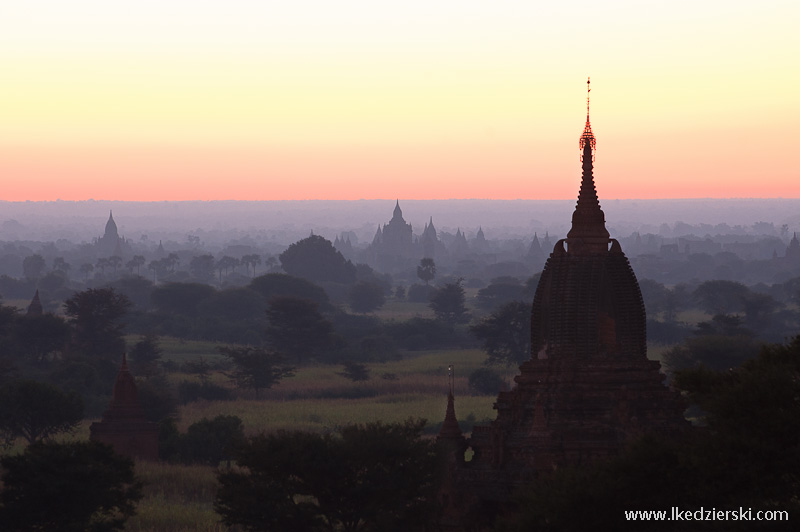 kraina tysiąca pagód bagan sunrise