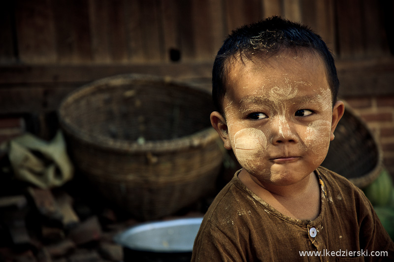 thanaka portret chłopiec