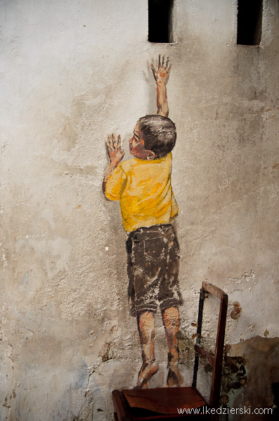 murale w georgetown zacharevic Reaching Up mural