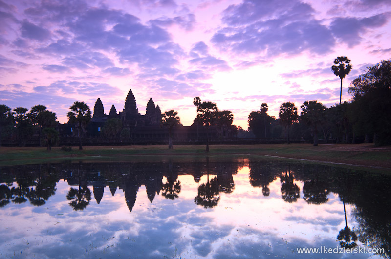 angkor wat o wschodzie słońca