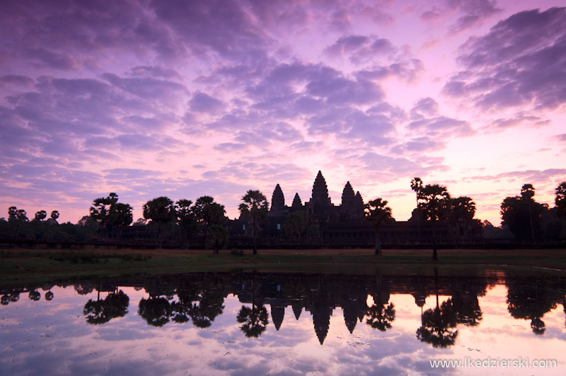 angkor wat o wschodzie słońca