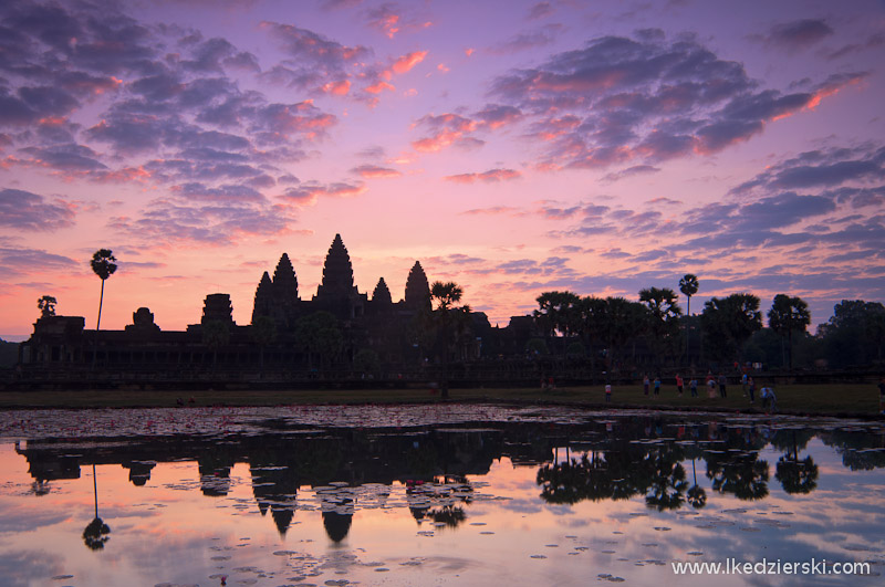 angkor wat o wschodzie słońca