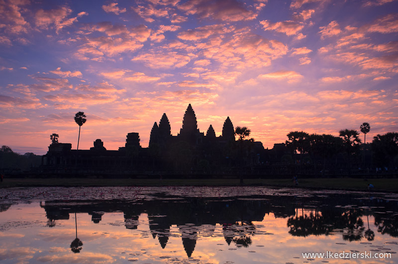 angkor wat o wschodzie słońca