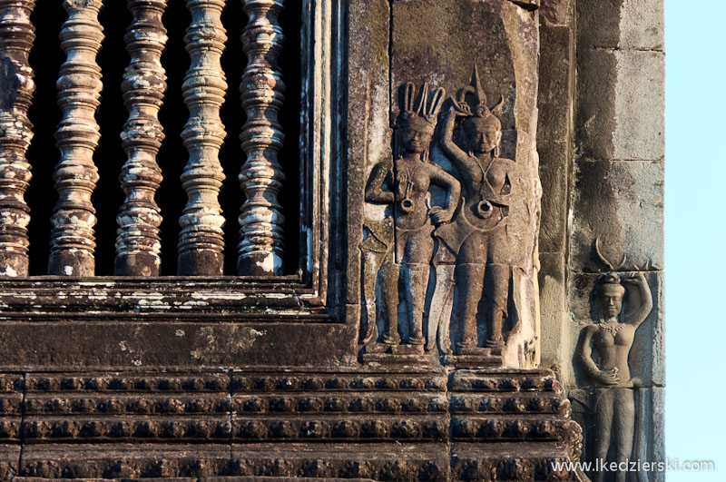 zwiedzanie angkor wat kamienny bambus