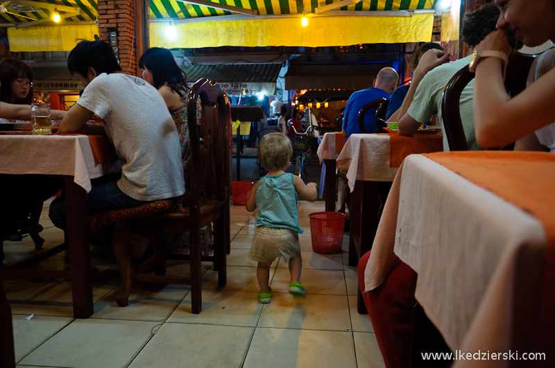 nadia w kambodży bar