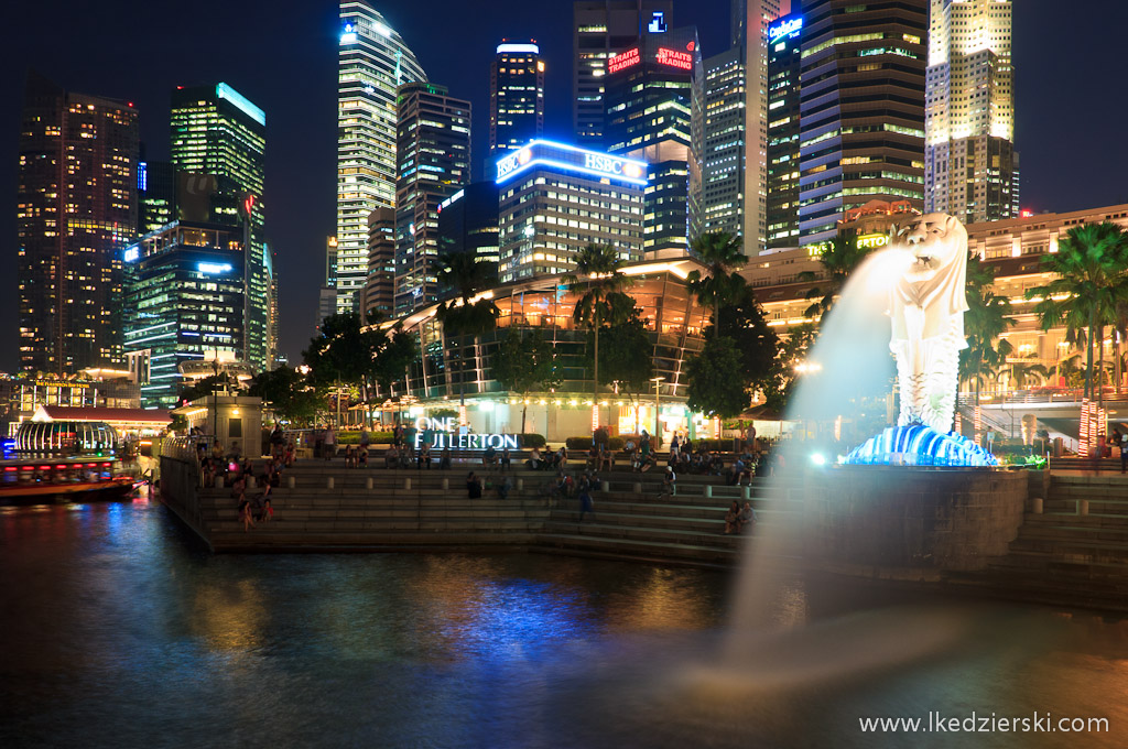 singapur po zachodzie słońca singapur by night merlion