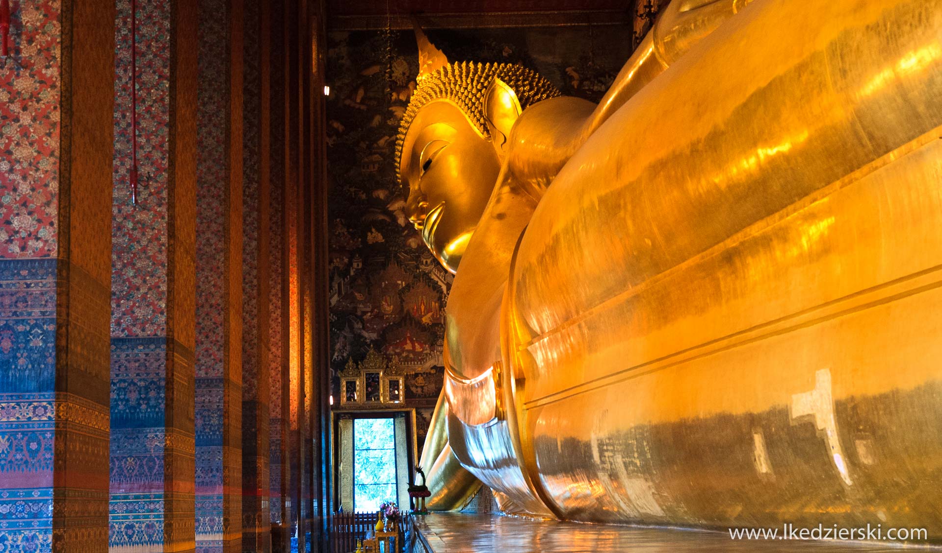 Bangkok. Świątynia Wat Po (Wat Phra Chetuphon) - Świątynia Leżącego Buddy.