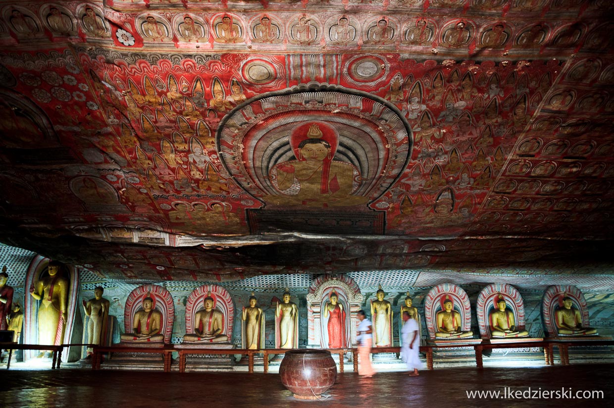 sri lanka dambulla rock temple