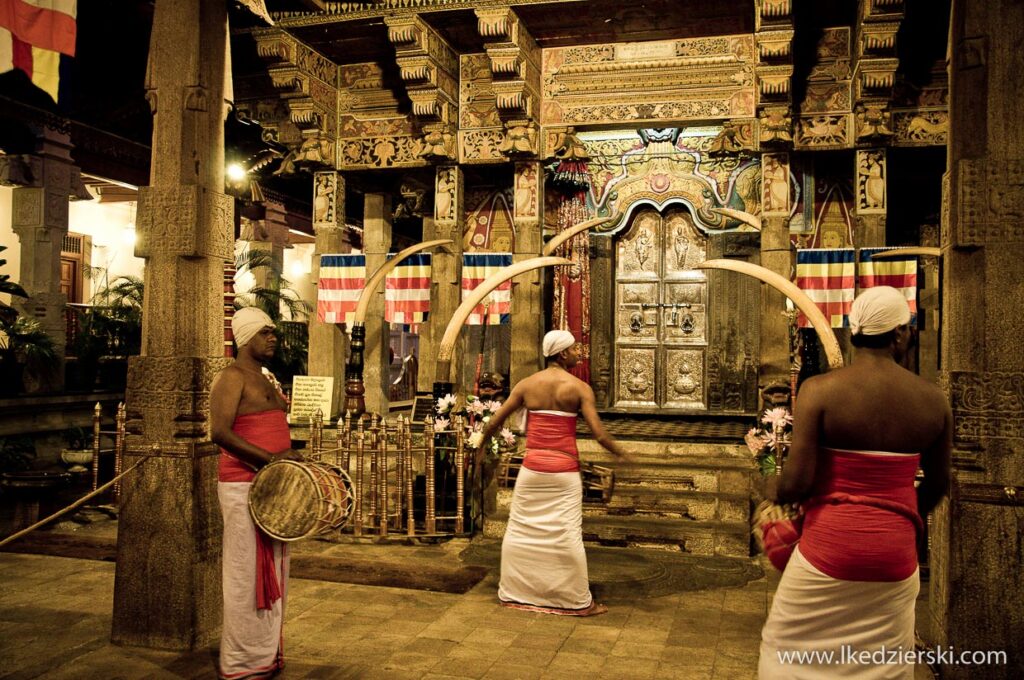 sri lanka kandy sacred tooth relic