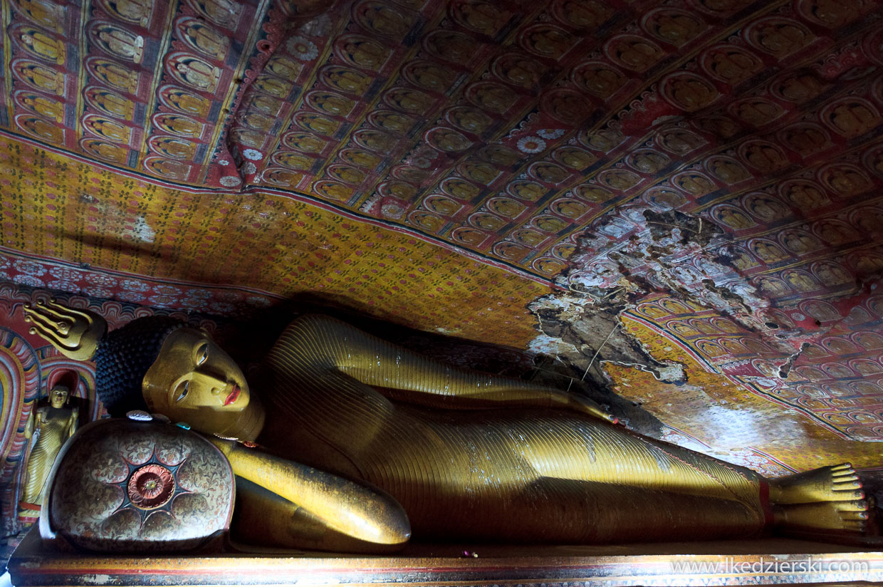 sri lanka dambulla temple maha alut viharaya reclining buddha