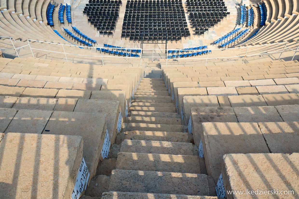 cezarea teatr rzymski ruiny na plaży