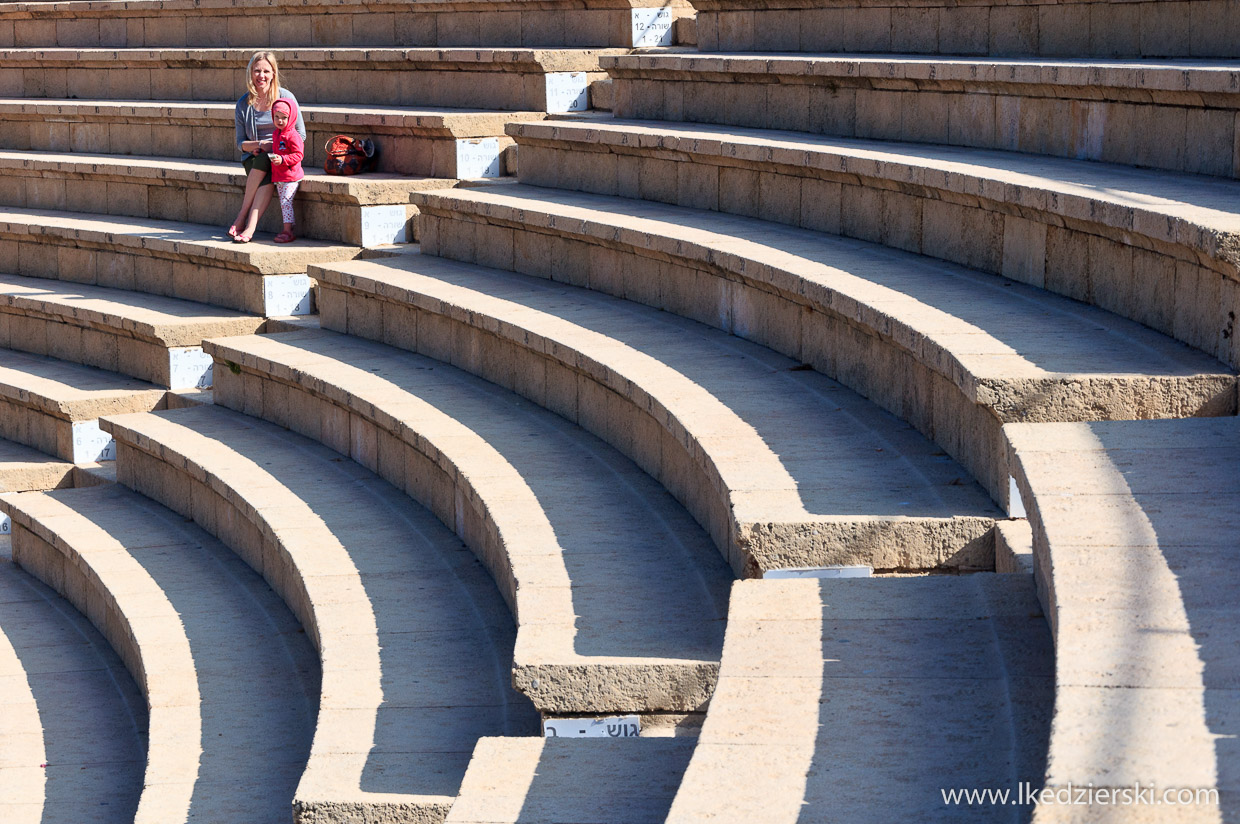 cezarea teatr rzymski ruiny na plaży