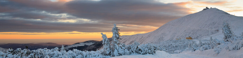 panorama karkonosze wschód słońca