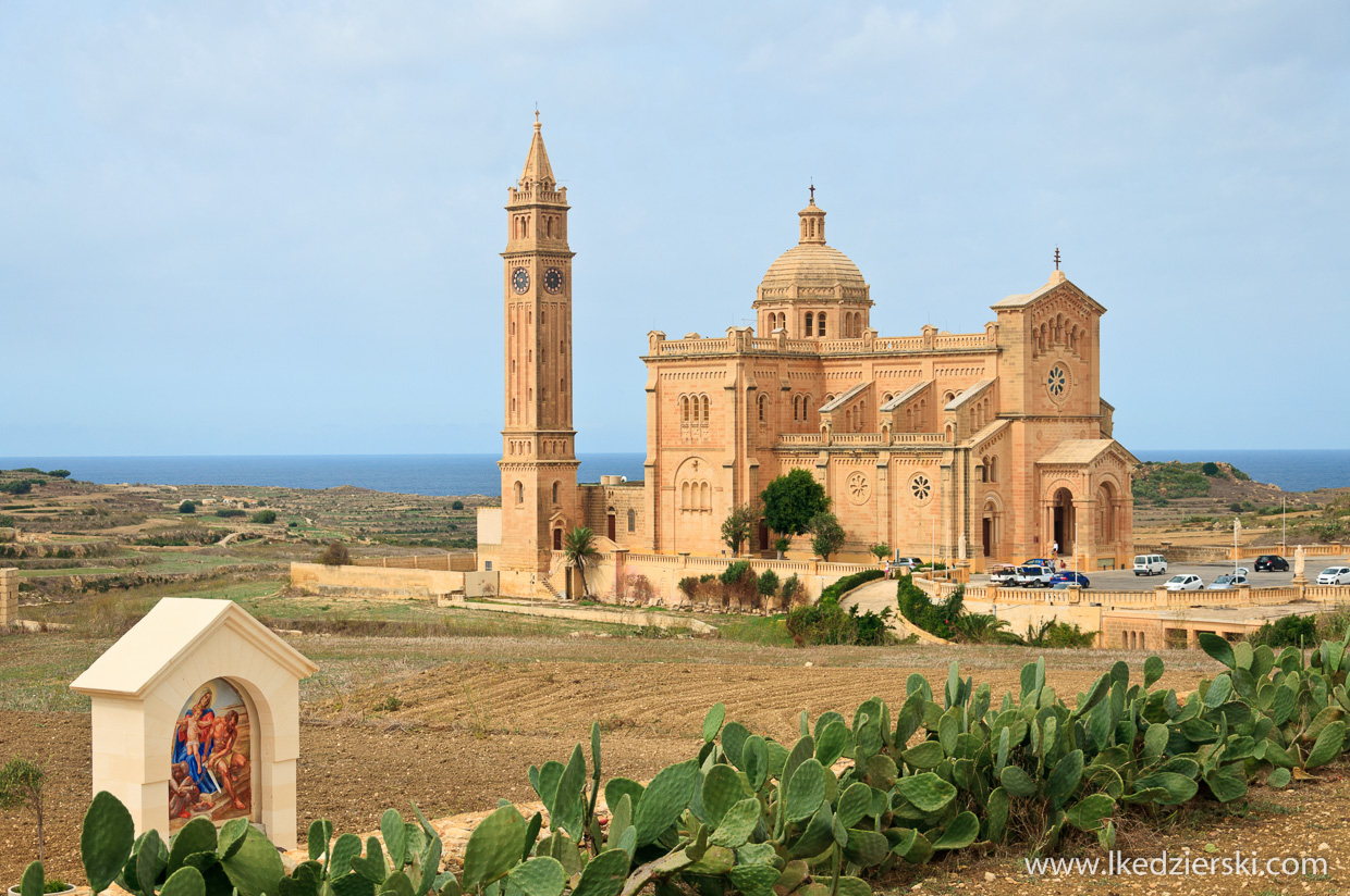 gharb bazylika ta pinu