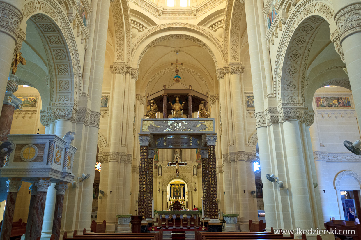 gharb bazylika ta pinu