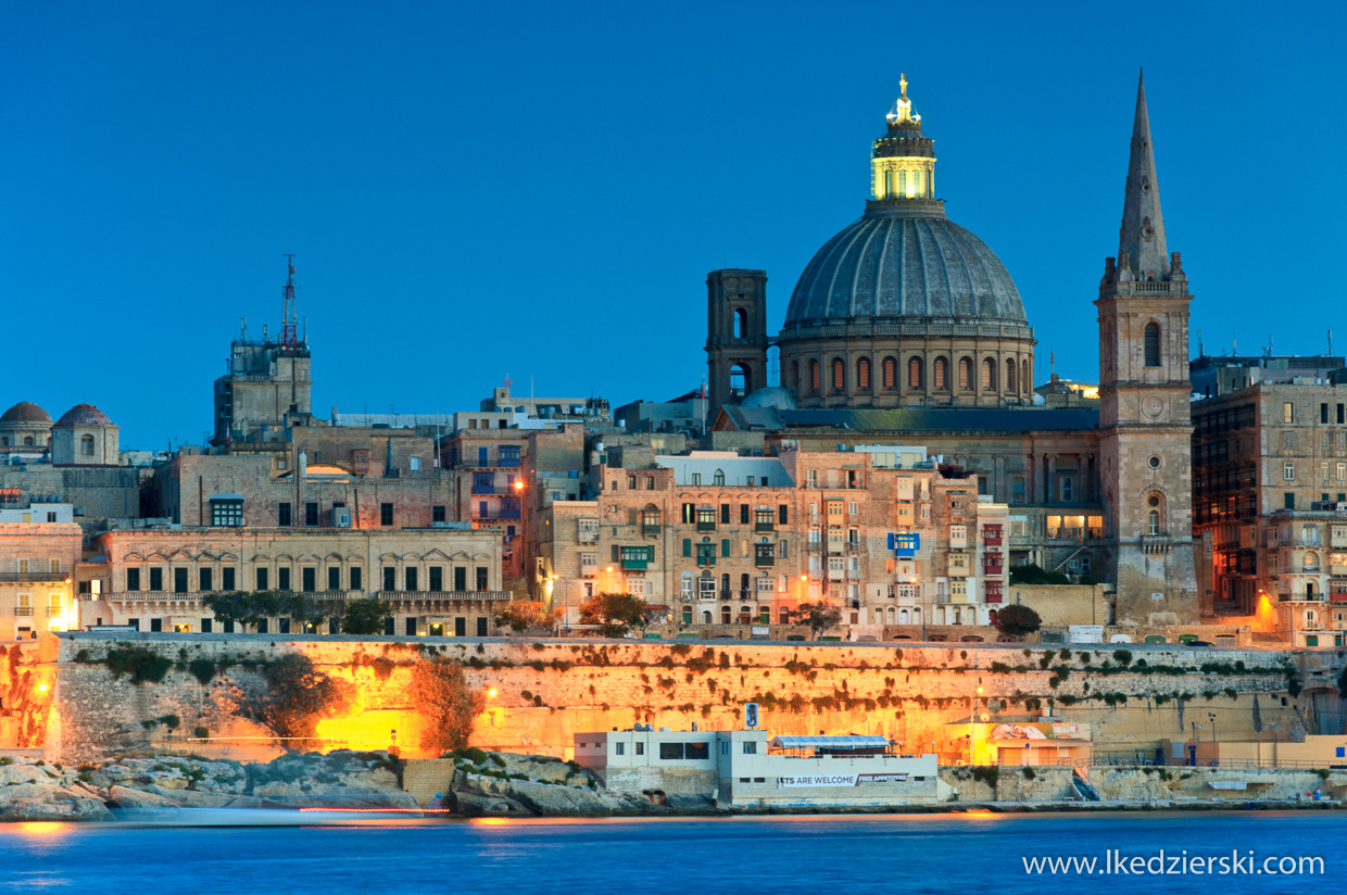 valletta blue hour