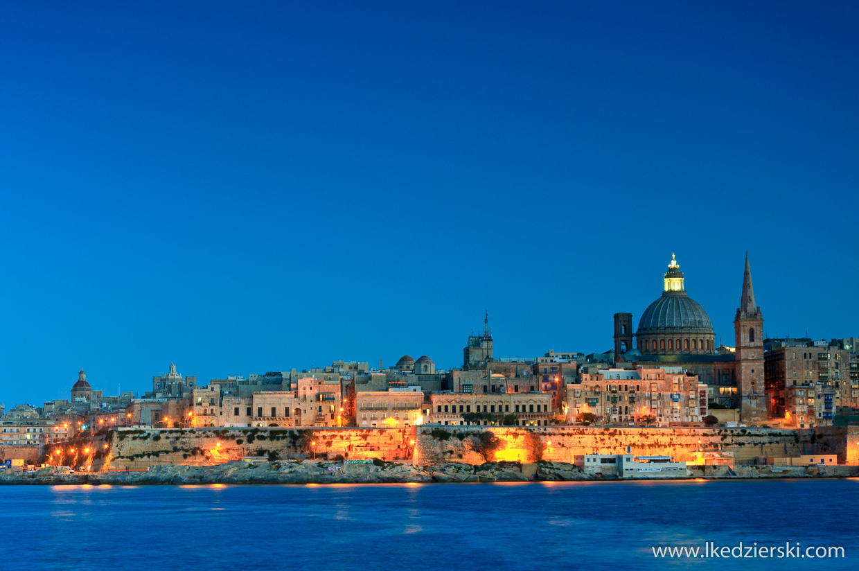 valletta blue hour