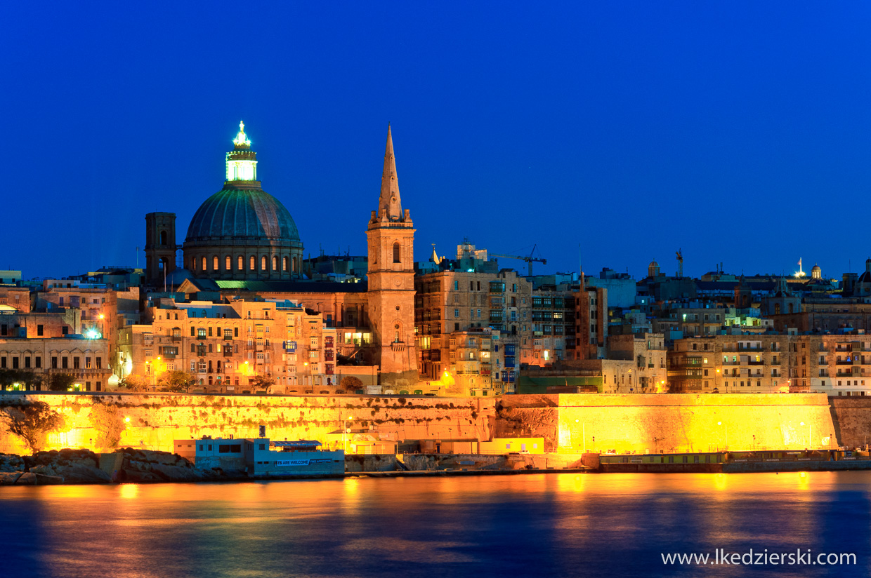 valletta blue hour