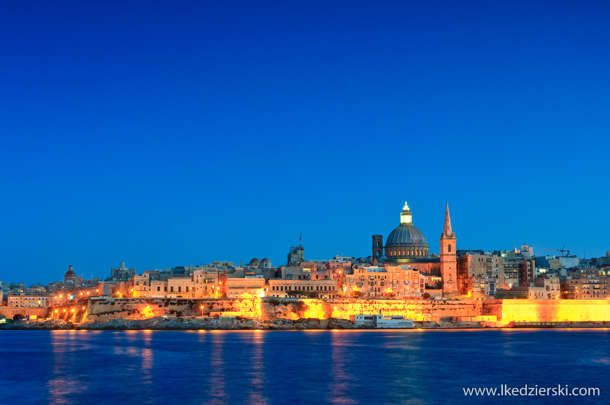 valletta blue hour