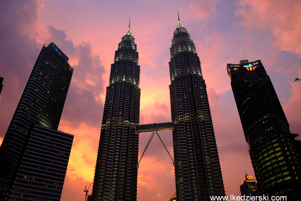 kuala lumpur petronas towers sunset