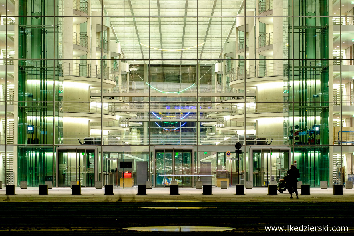 berlin paul lobe haus berlin na nocnych zdjęciach