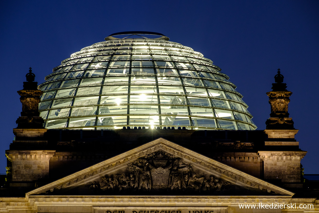 berlin reichstag dome blue hour berlin na nocnych zdjęciach