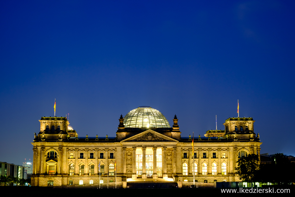 berlin reichstag blue hour berlin na nocnych zdjęciach