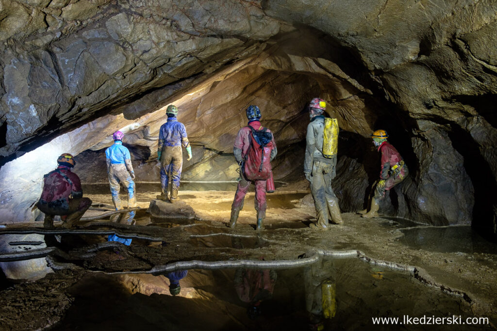 jaskinia logarcek jaskinie w słowenii cave