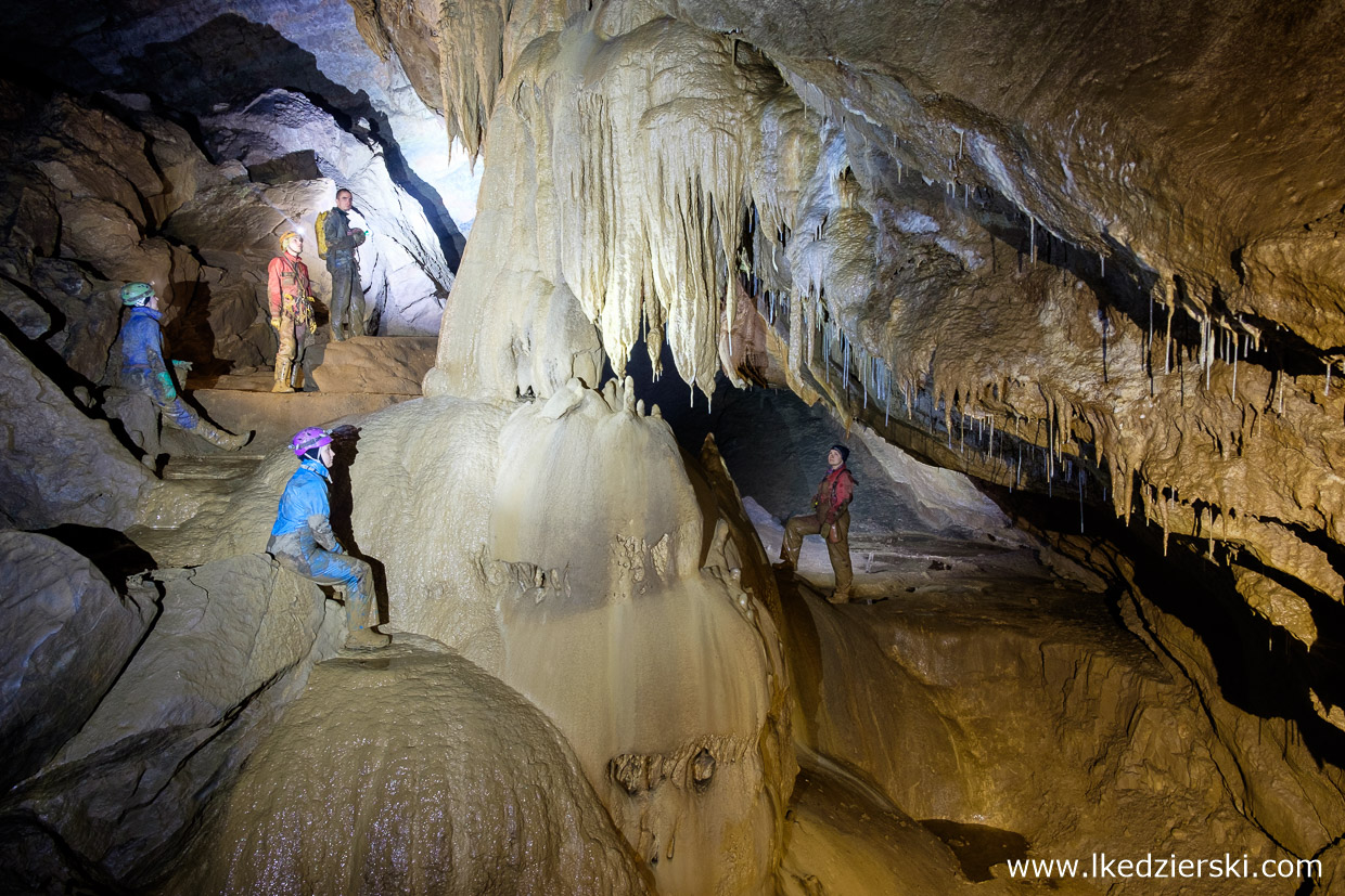 jaskinia logarcek jaskinie w słowenii cave