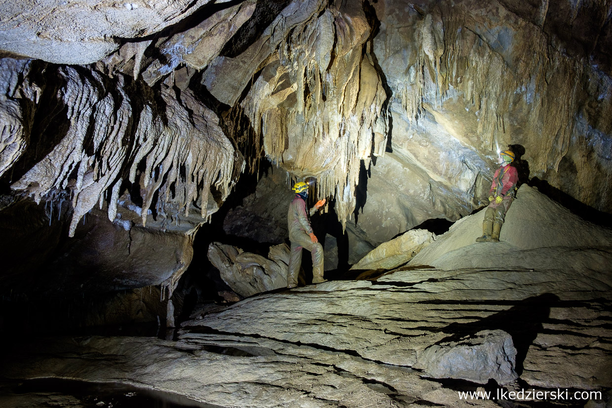 jaskinia logarcek jaskinie w słowenii cave