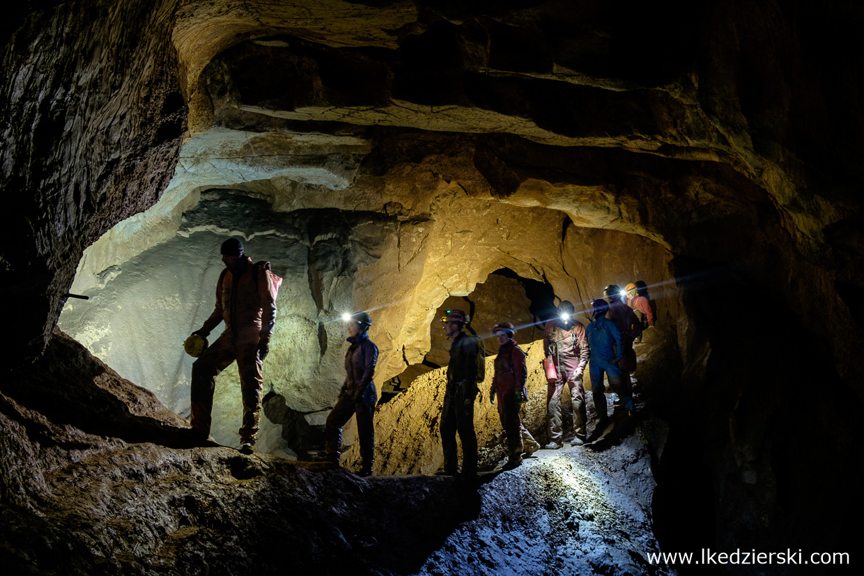 jaskinia logarcek jaskinie w słowenii cave