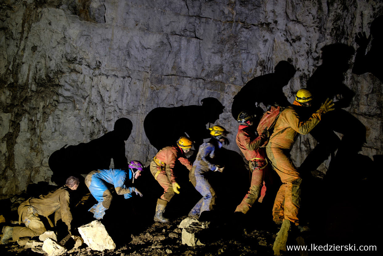 jaskinie w slowenii skednena jama jaskinia skednena