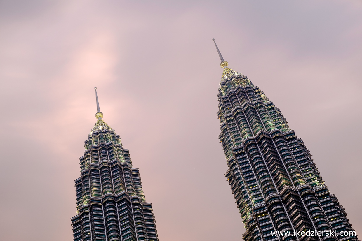 malezja kuala lumpur petronas towers sunset