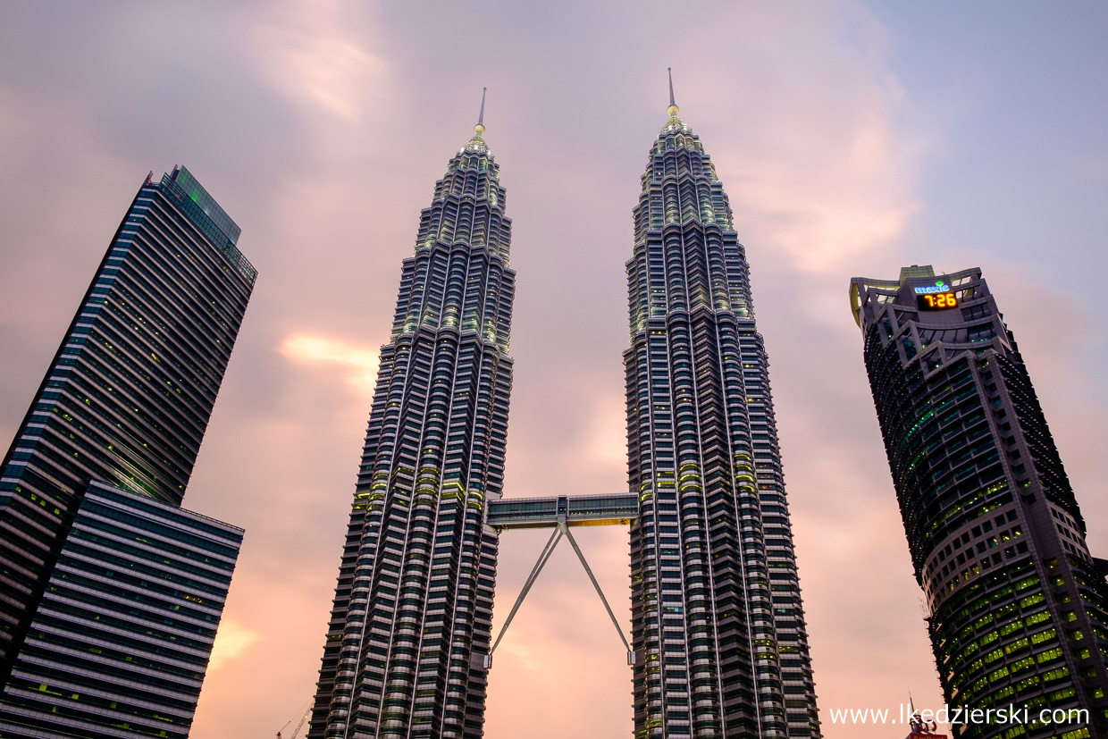 malezja kuala lumpur petronas towers sunset