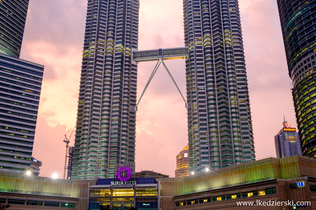 malezja kuala lumpur petronas towers sunset