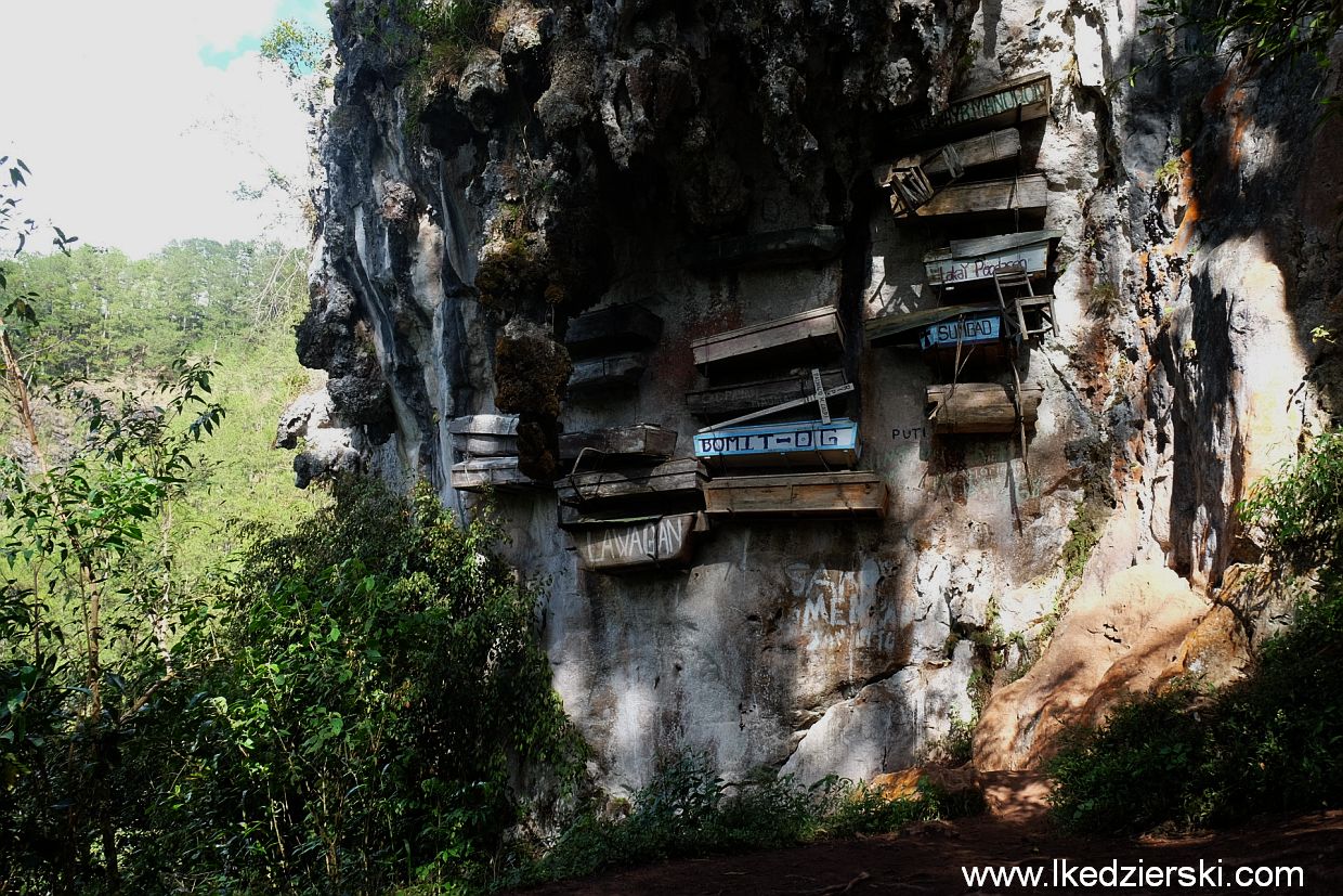 Sagada. Hanging Coffins - wiszące trumny.