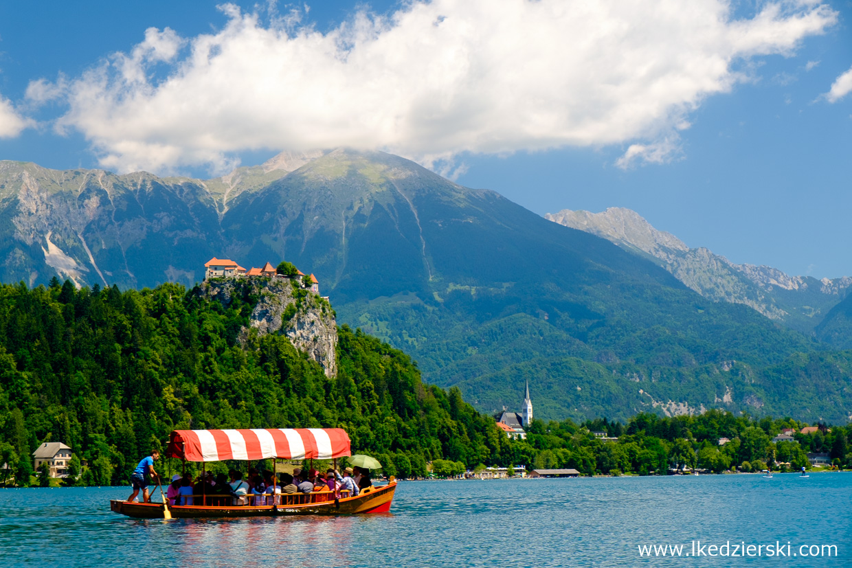 słowenia jezioro bled pletna blejski grad