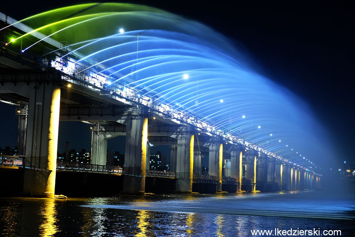 seul banpo bridge Banpodaegyo Moonlight Rainbow Fountain