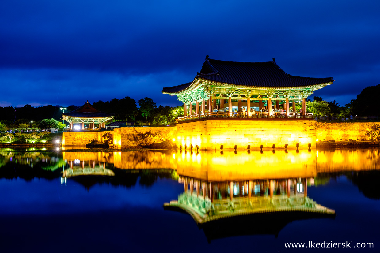 korea południowa nocne zdjęcia gyeongju Pałac Donggung w Gyeongju Gyeongju Donggung Palace and Wolji Pond 경주 동궁과 월지, 안압지