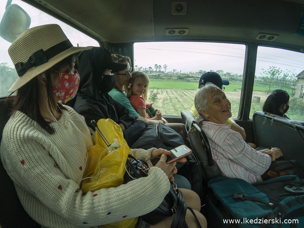 wietnam lokalny autobus do phong nha ke bang son trach