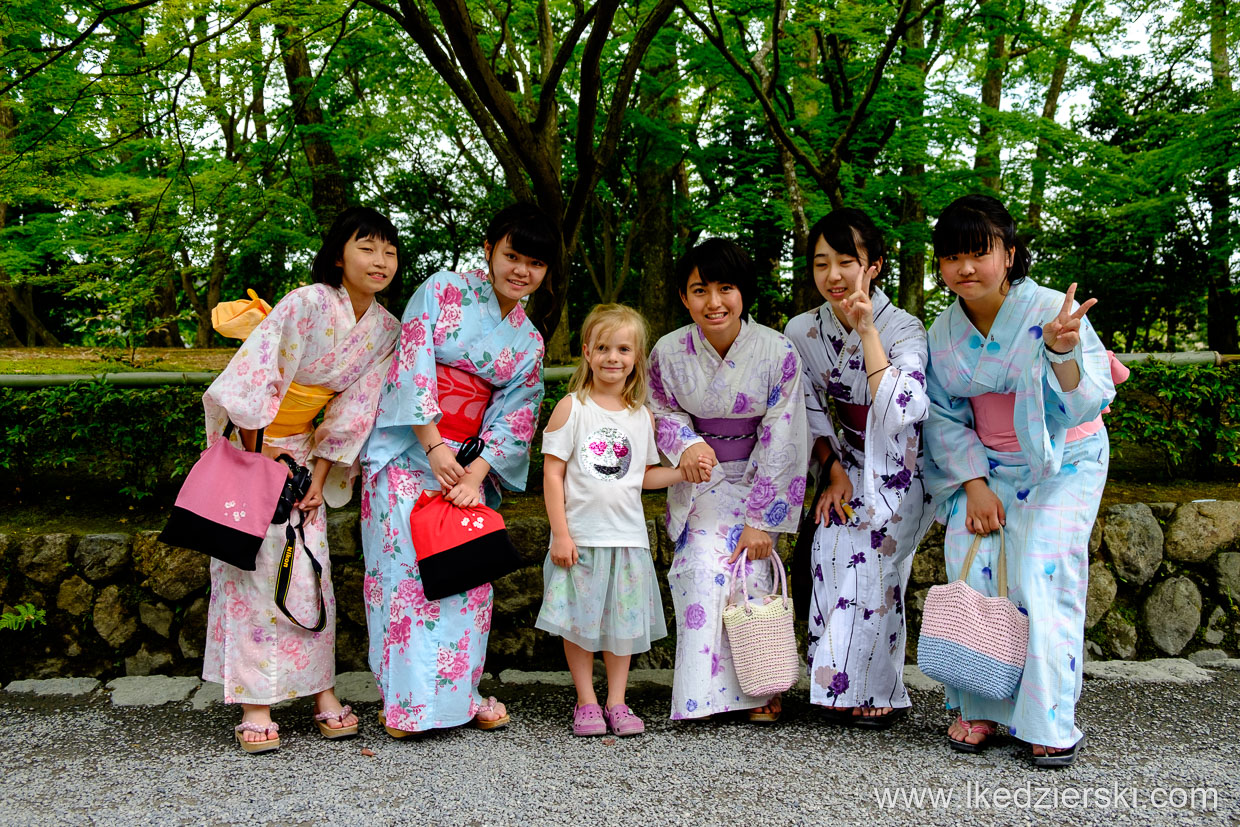 japonia kioto nadia w podróży kimono podróż do japonii z dzieckiem