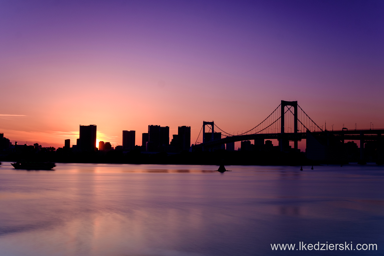 japonia tokio odaiba rainbow bridge sunset zachód słońca