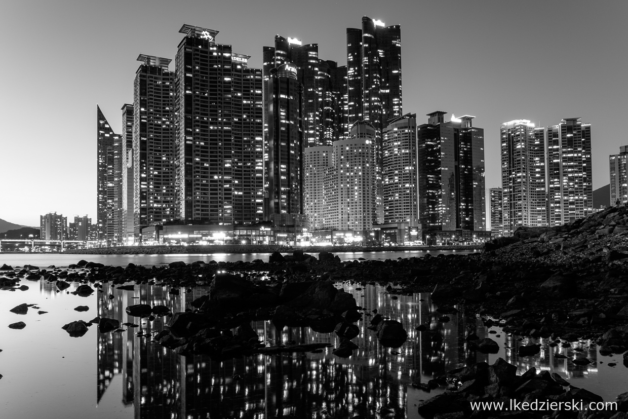 busan nocne zdjęcia black white