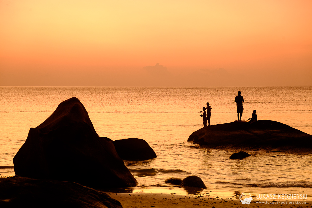 seszele mahe beau vallon beach sunset