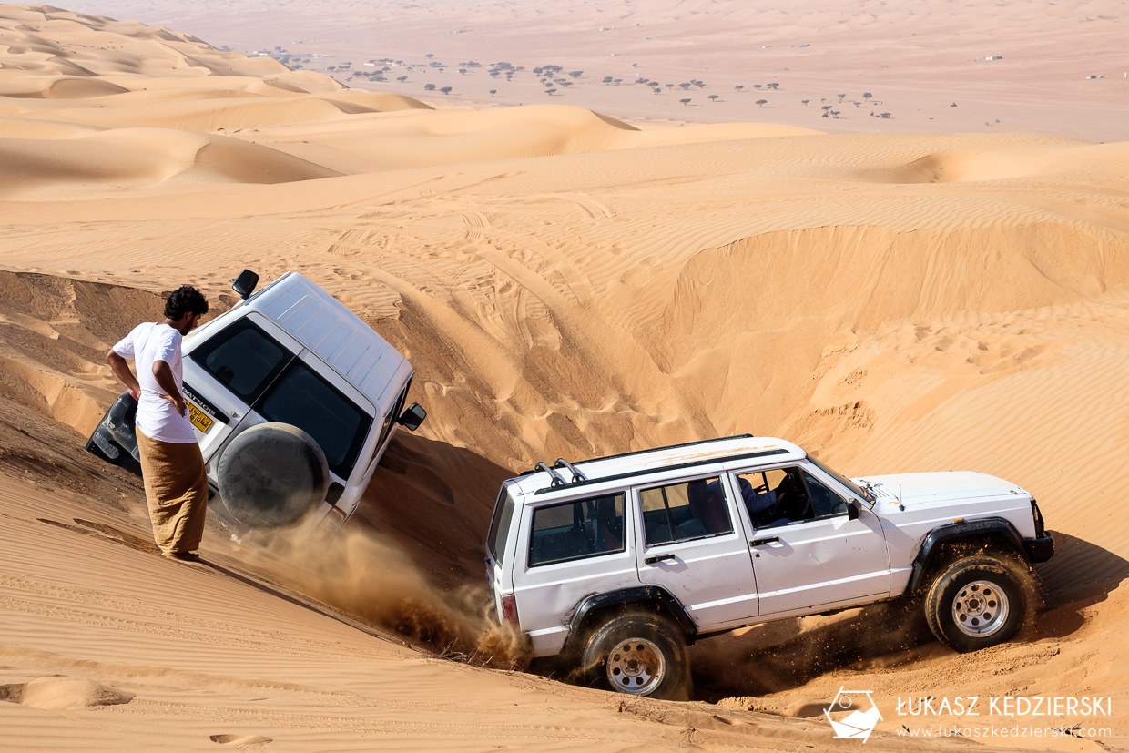 podróż do omanu wahiba sands dune bashing